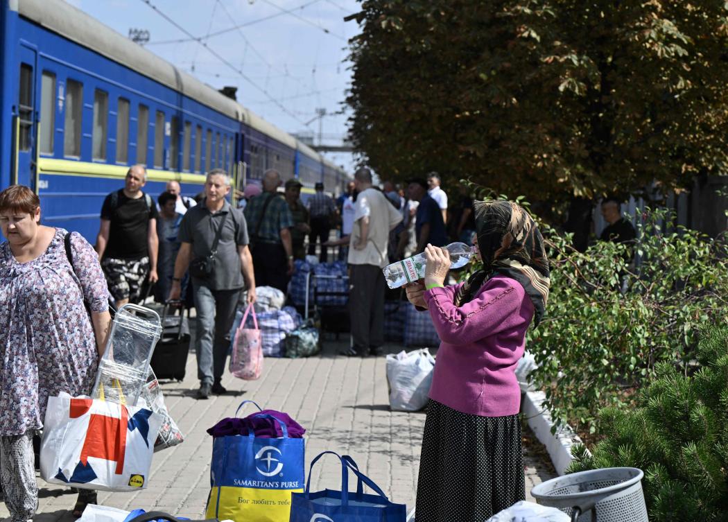 Russian attacks on Ukraine’s power grid disrupted train schedules. Above, residents wait to board an evacuation train in Donetsk region on Aug. 26, 2024. (AFP)