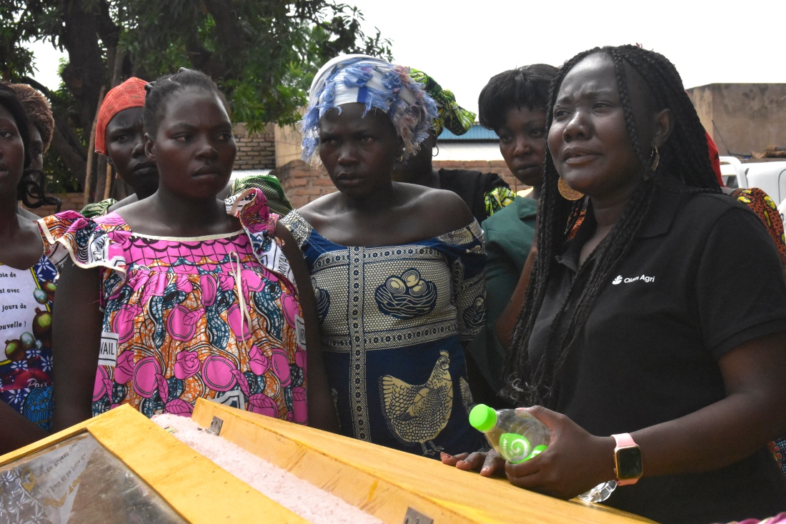 Adele Noudjilembaye, right, a local agriculturist and an activist talks to other women in a village of Binmar, Chad, Friday, July 19, 2024. (AP/Robert Bociaga)
