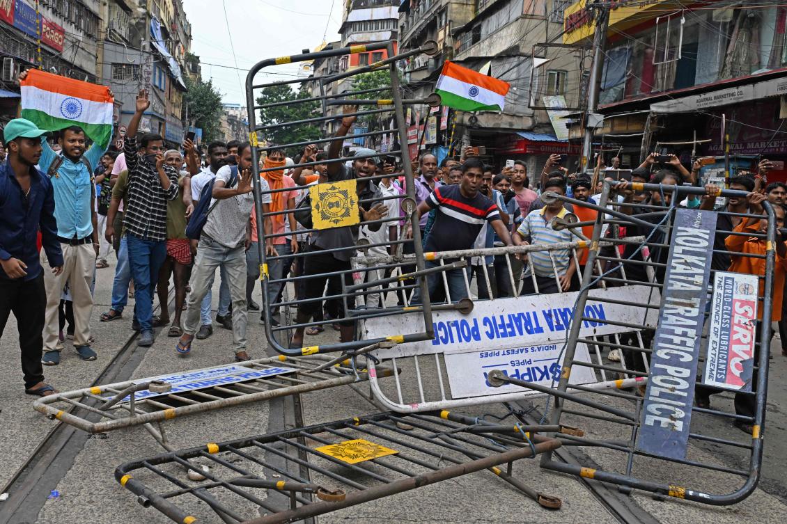 Activists wreck police barricades as they march toward the state secretariat demanding the resignation of Mamata Banerjee, chief minister of India’s West Bengal state in Kolkata on Aug. 27, 2024. (AFP)