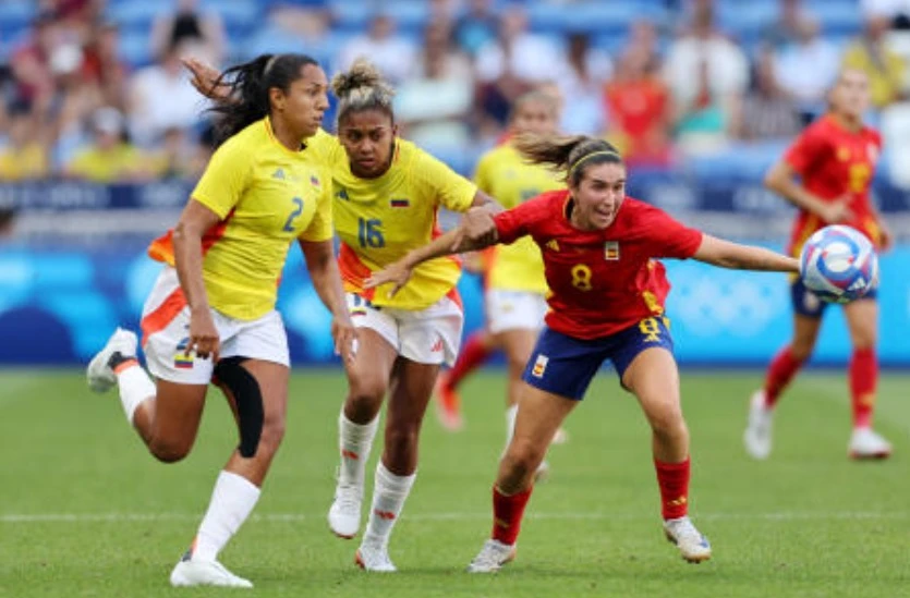 Mariona Caldentey of Spain in action with Jorelyn Carabali of Colombia at Paris 2024 Olympics — Football — Women’s Quarter-final at Lyon Stadium, Decines-Charpieu, France on Aug. 03, 2024. (Reuters)