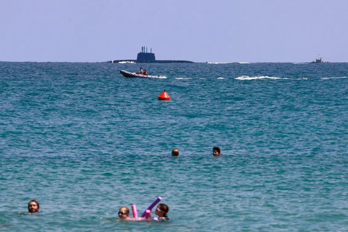 An Israeli navy submarine is pictured in the Mediterranean sea off the coast of Haifa on Aug. 6, 2024. (AFP)