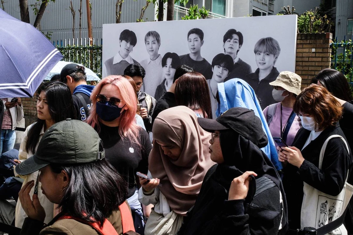 Fans wait to visit a pop-up store of South Korean K-pop sensation BTS entitled “Monochrome” in Seoul on April 26, 2024. (File/AFP)
