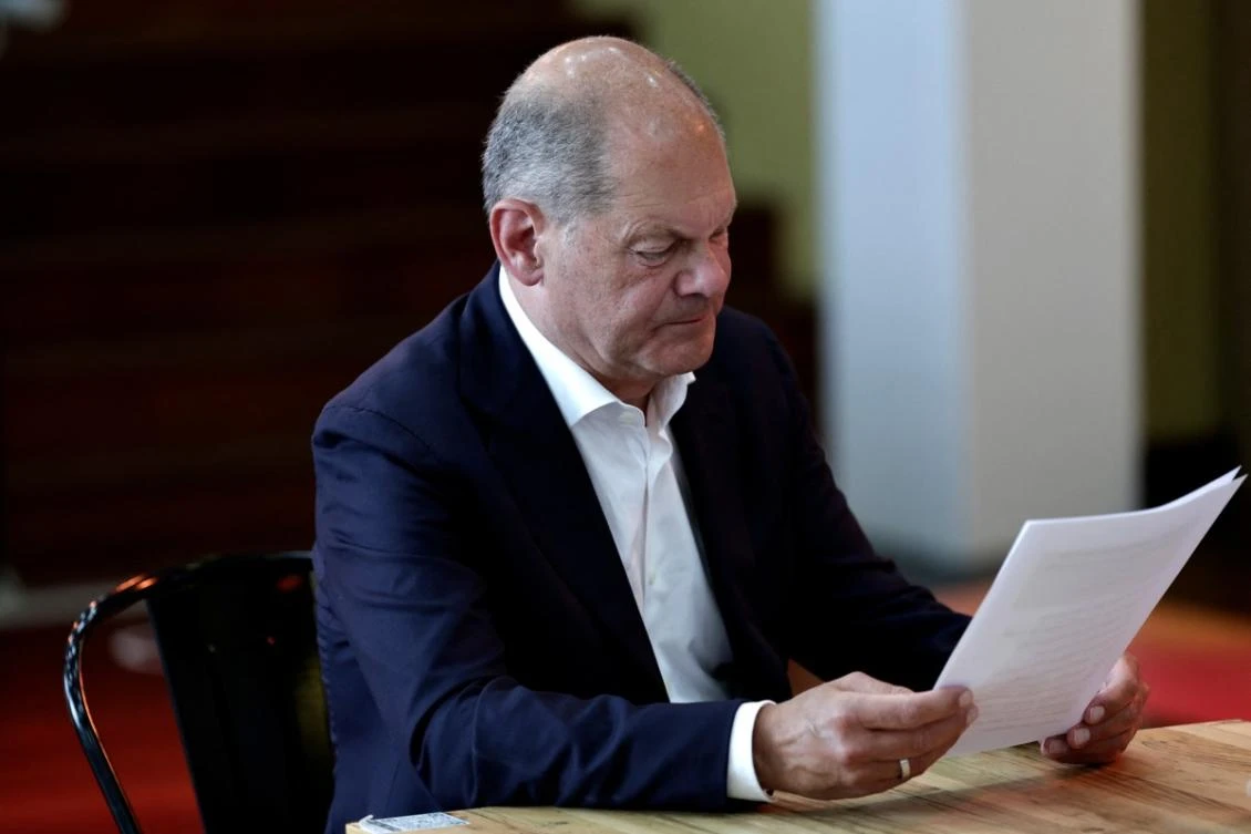 German Chancellor Olaf Scholz told Israeli Prime Minister Benjamin Netanyahu in a phone call that he should conclude a deal on a ceasefire. (File/AFP)