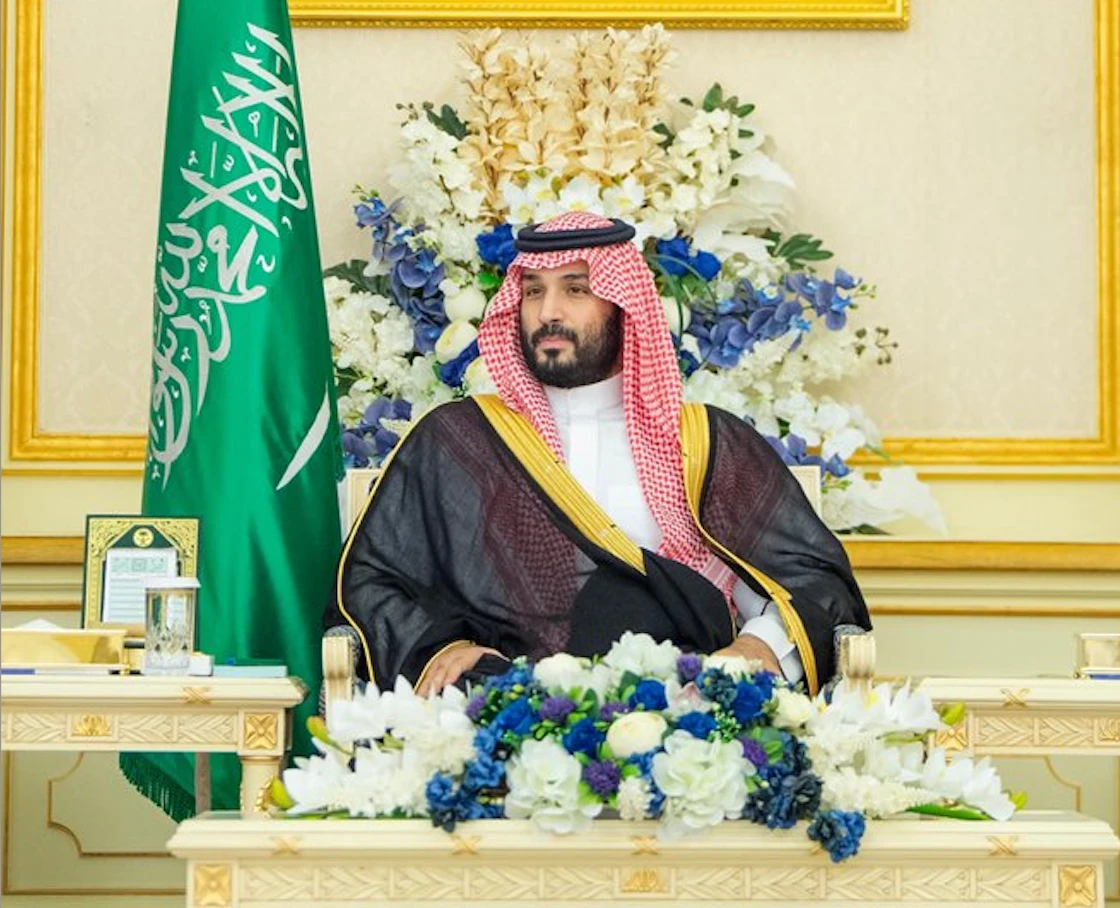 Saudi crown prince receives group of princes, scholars, and citizens in Jeddah