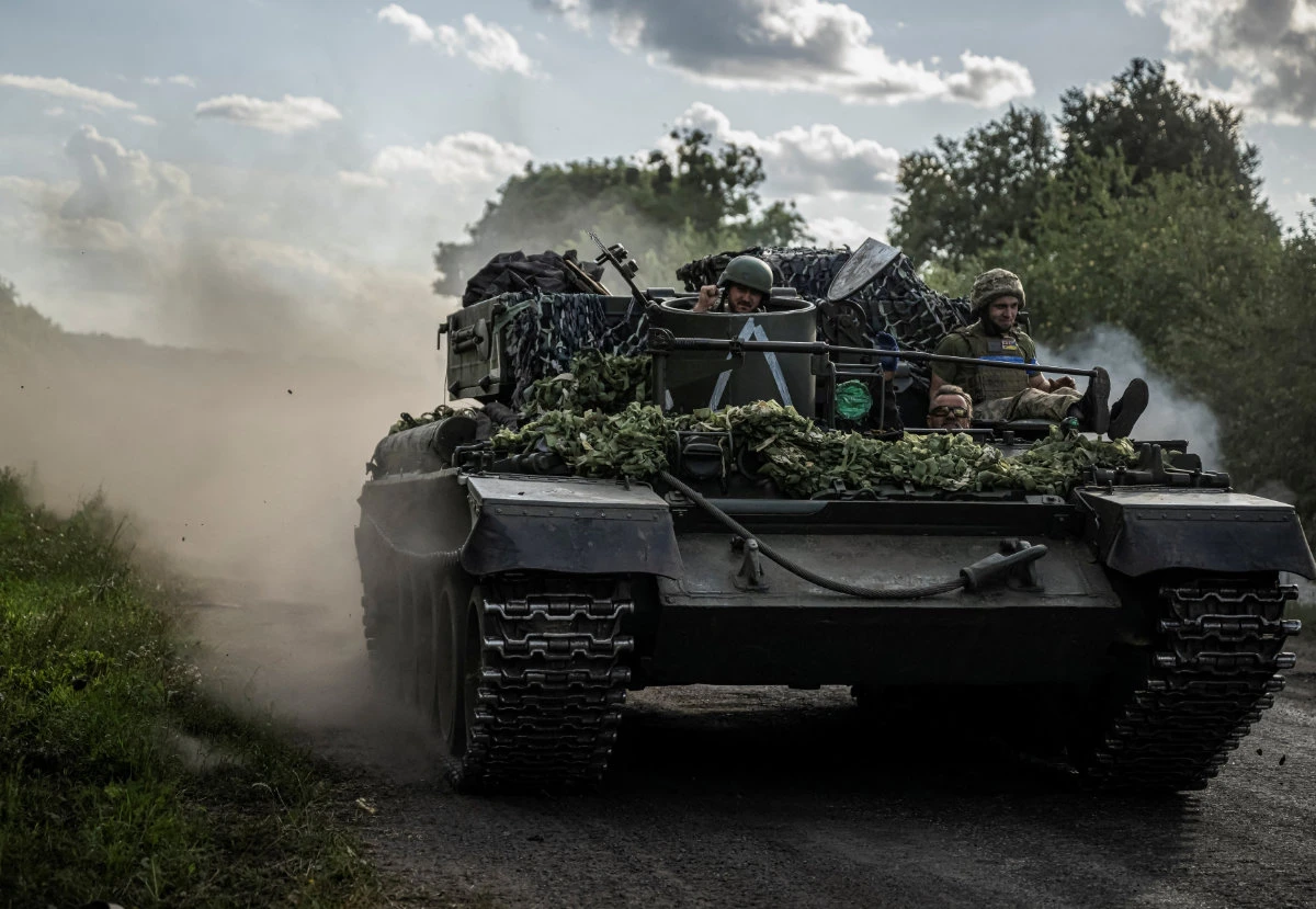 A Ukrainian tank advances near the Russian border in Sumy region on August 11, 2024. (REUTERS/File)
