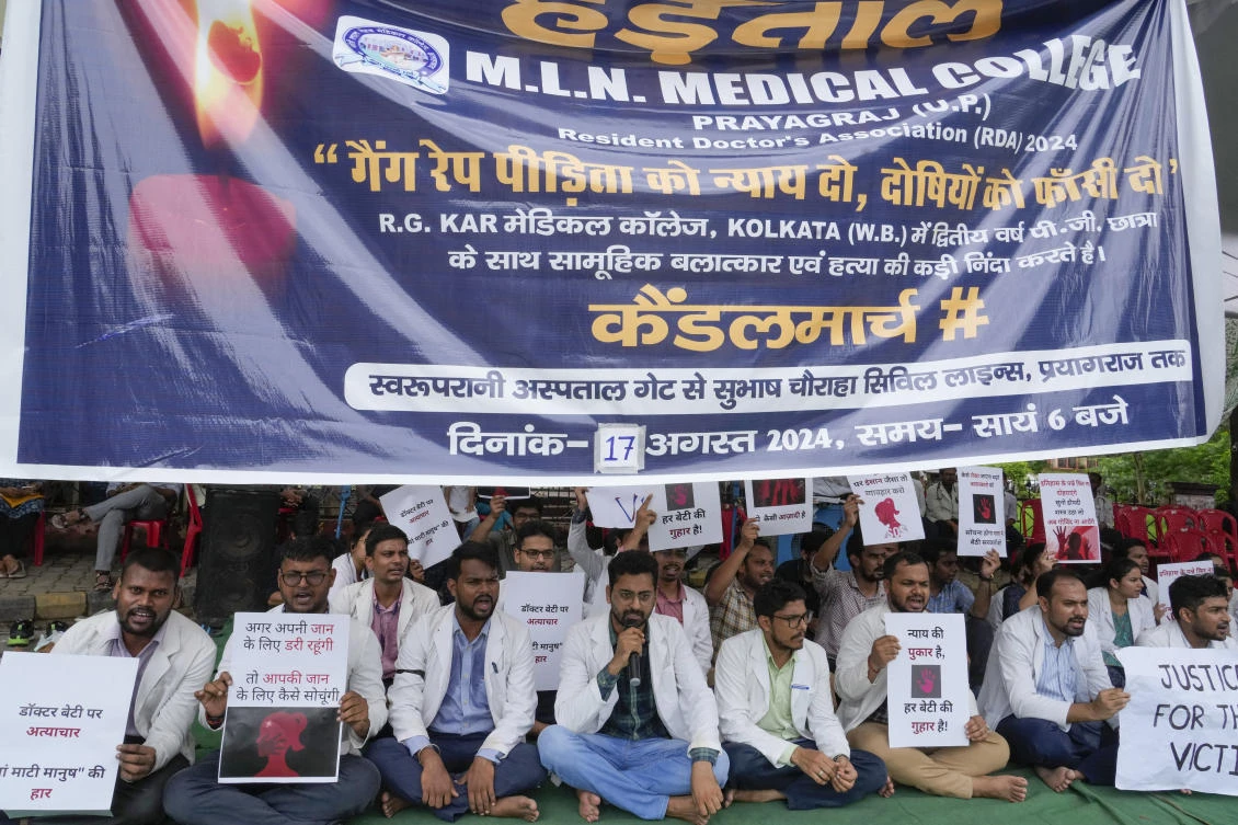 Junior doctors at the Government Swaroop Rani Nehru Hospital protest against the rape and killing of a medic in Kolkata last week, in Prayagraj, Uttar Pradesh, on Aug. 17, 2024.(AP)