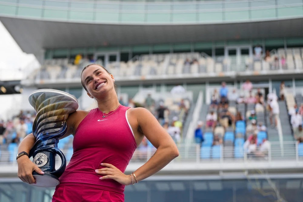 Aryna Sabalenka raises the Rookwood Cup after the women’s championship match of the Cincinnati Open at the Lindner Family Tennis Center in Mason, Ohio. (USA TODAY Sports)