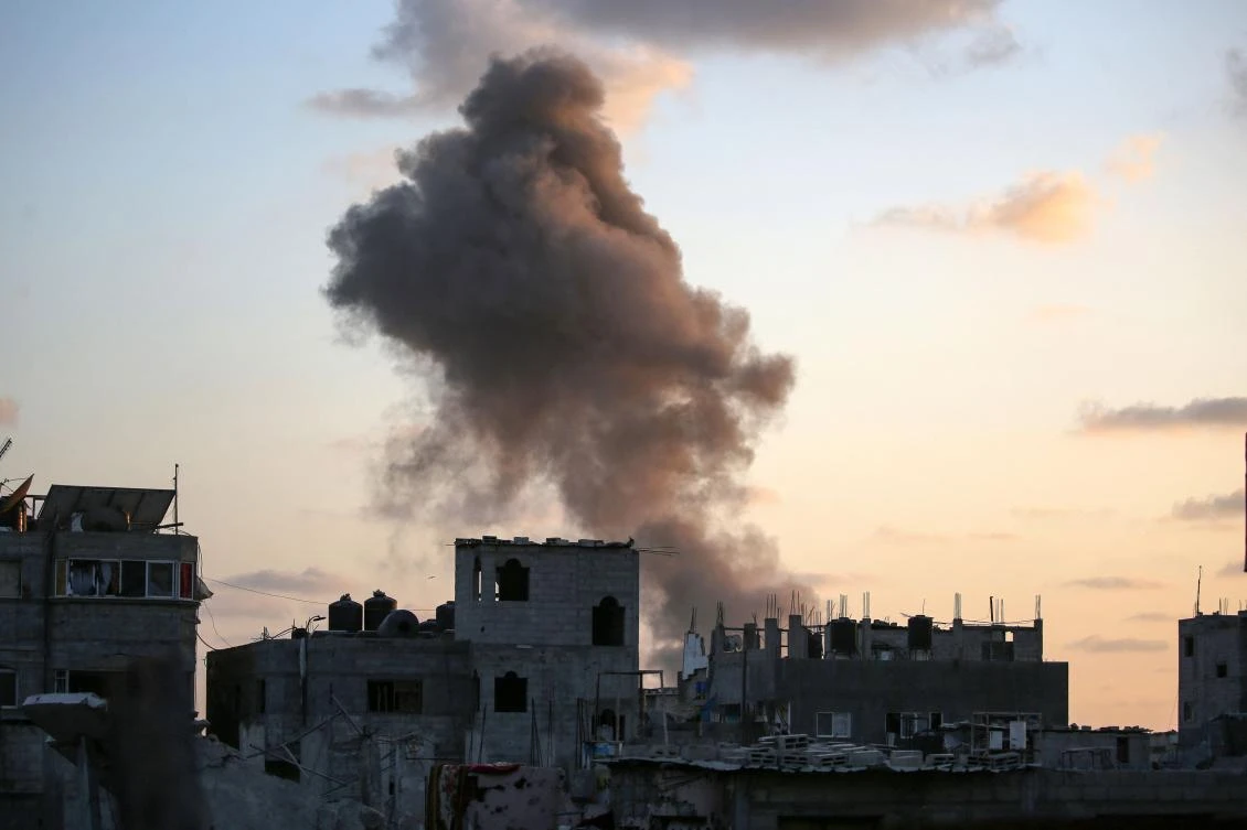 Smoke rises as Israeli troops target a building in the Nuseirat refugee camp in the central Gaza Strip on Aug. 22, 2024. (AFP)