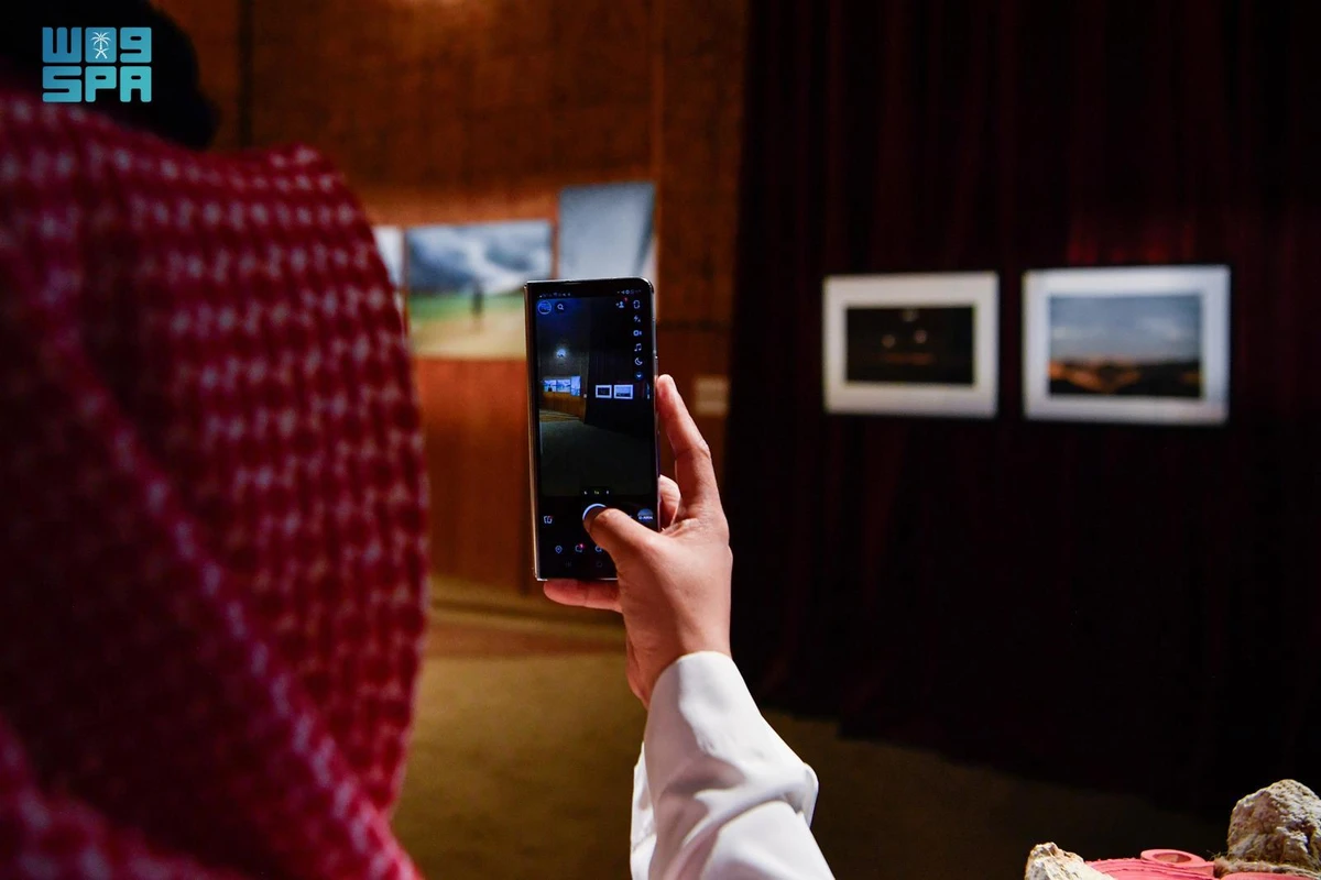 The exhibition also showcases artworks that delve into the artists’ origins, drawing inspiration from collective memory and the impact of cities on society. (SPA)