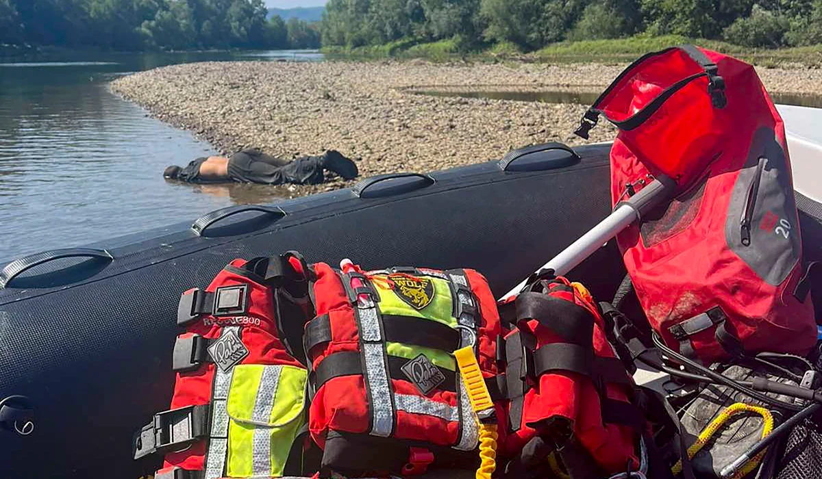 Toll rises to 12 in Balkan migrant boat tragedy