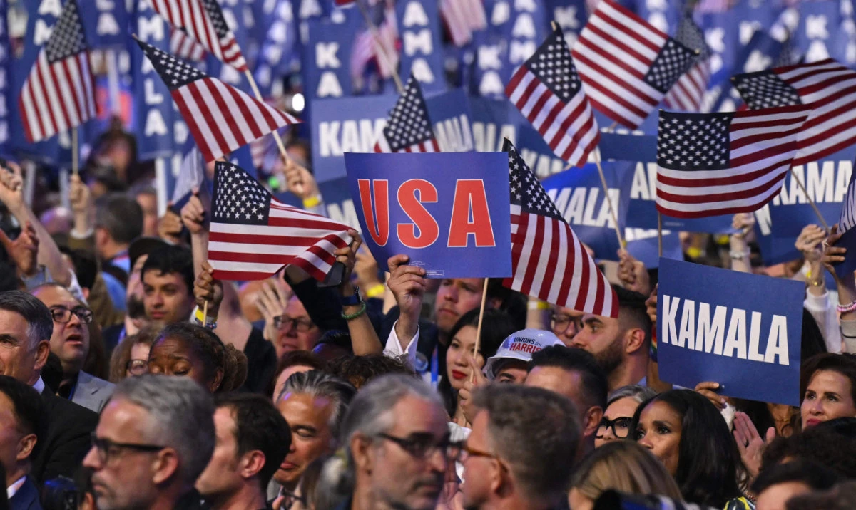 Delegates wave US flags on the fourth and last day of the Democratic National Convention at the United Center in Chicago. (AFP)