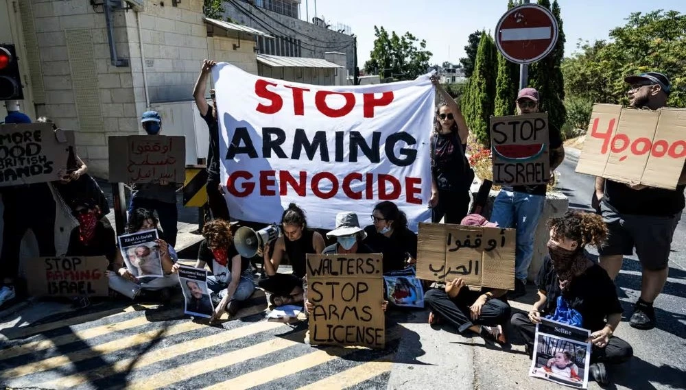 Activists gather in front of the UK consulate in Jerusalem to protest against the sale of arms to Israel, Aug. 16, 2024. (AFP)