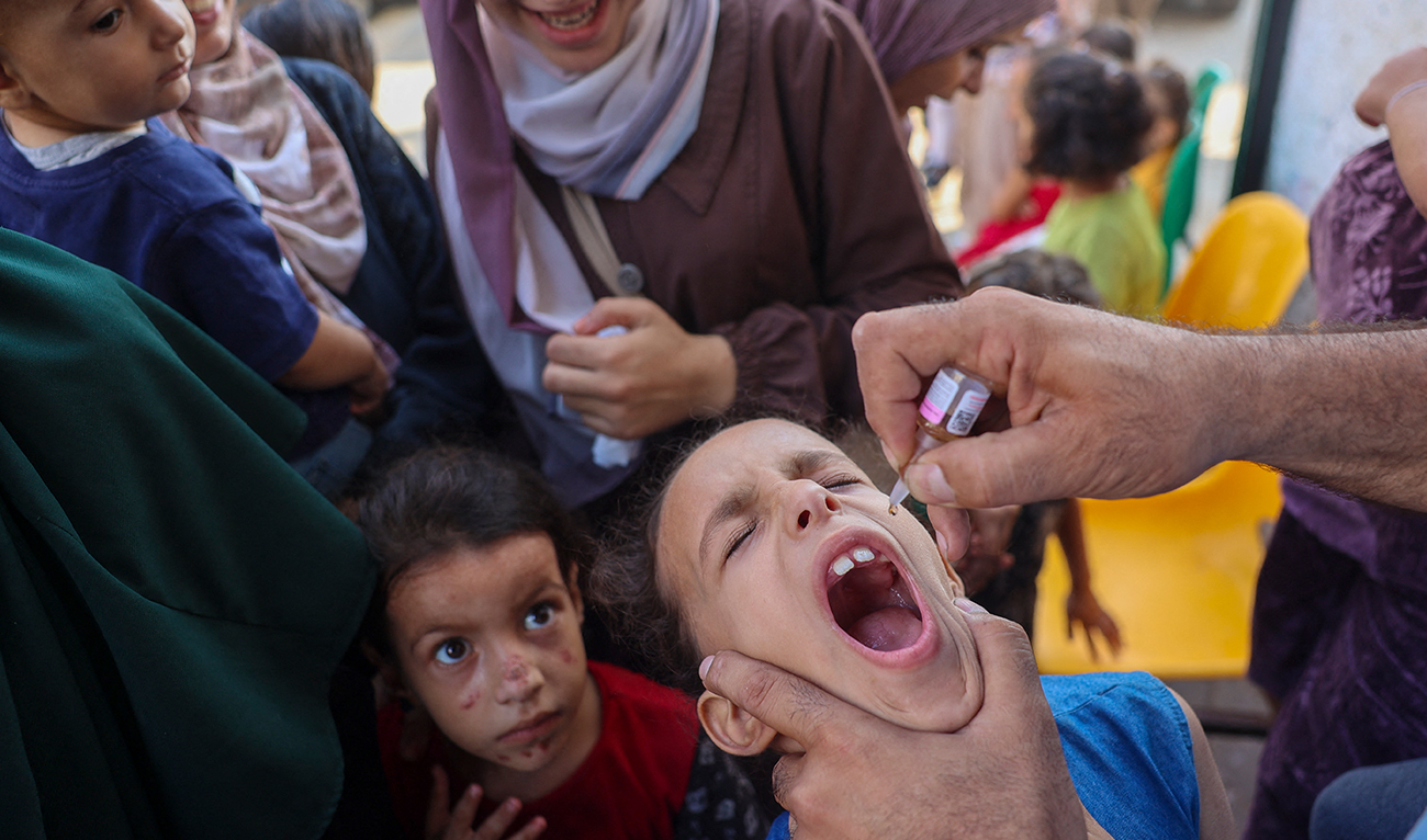 A health worker administers the Polio vaccine to a Palestinian child in Zawayda in the central Gaza Strip on September 1, 2024, amid the ongoing conflict between Israel and the militant group Hamas. (AFP)