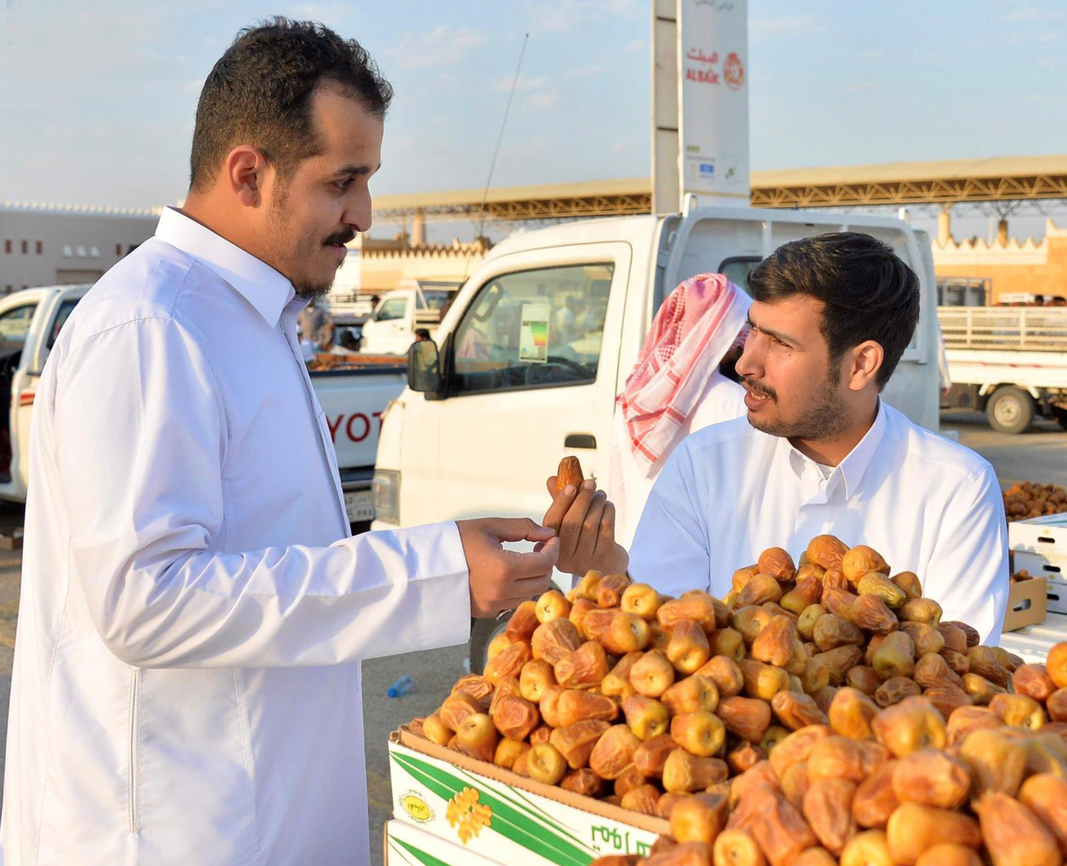 Featuring more than 50 date varieties, the carnival draws crowds every day and is fast becoming a major attraction for those interested in the date sector. (SPA)