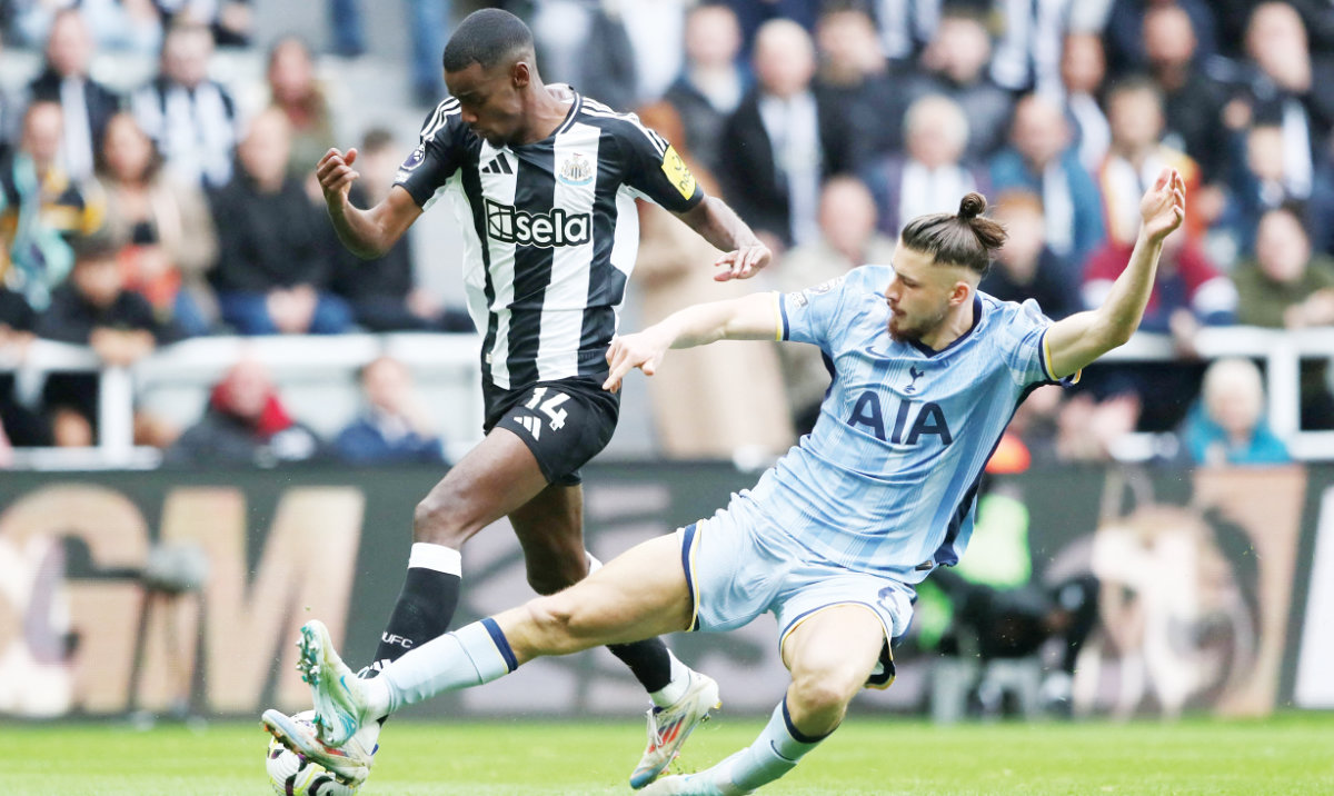 Tottenham Hotspur's Radu Dragusin (R) in action with Newcastle United's Alexander Isak during the English Premier League soccer match at St James' Park, Newcastle, Britain on September 1, 2024. (Reuters)