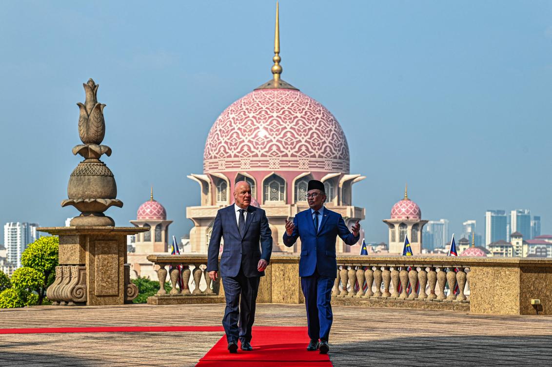 Malaysia's Prime Minister Anwar Ibrahim (R) talking with New Zealand's Prime Minister Christopher Luxon after a welcoming ceremony in Putrajaya. (AFP)