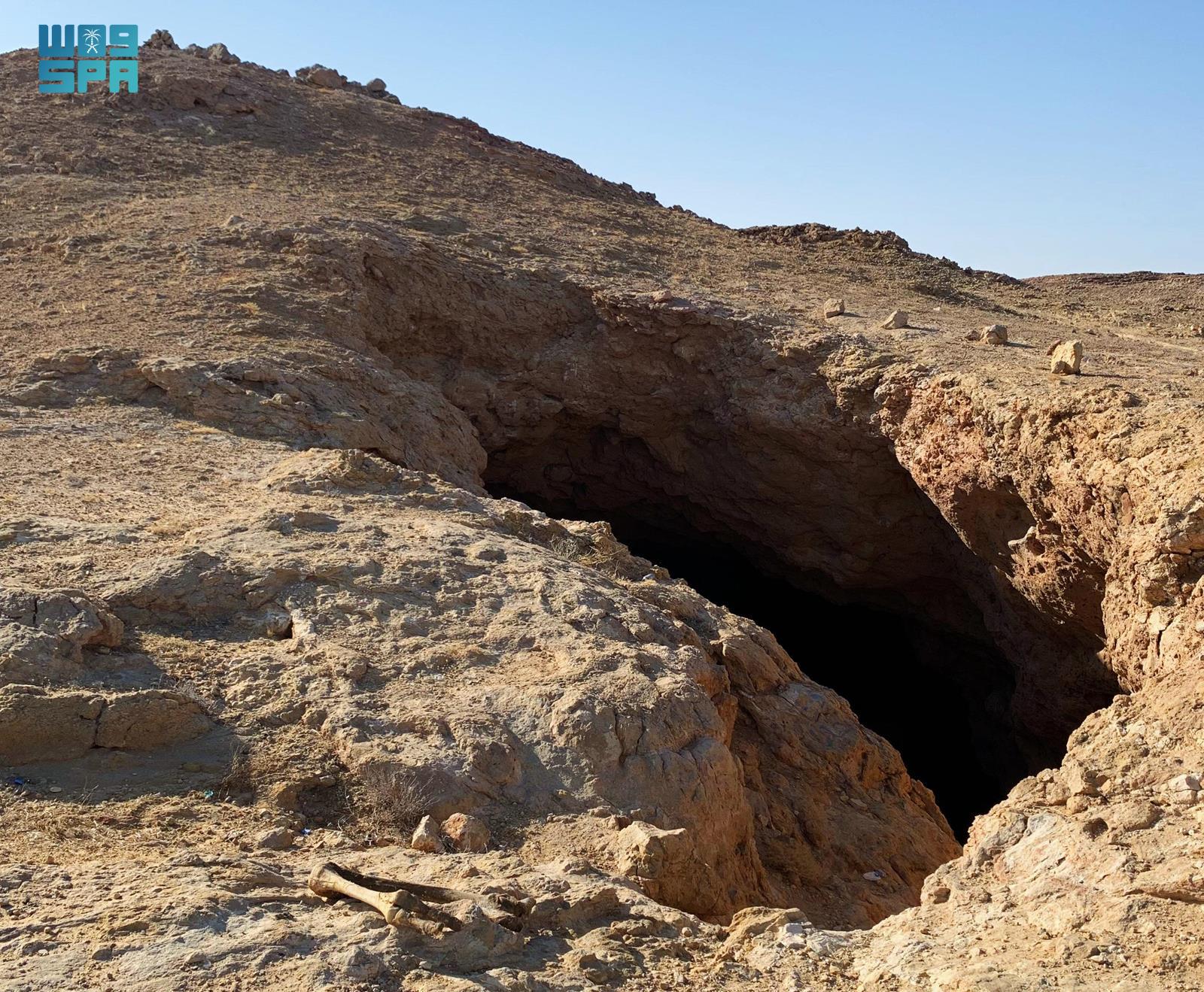 The “Black Scorpion” cave in the Northern Borders region is a new spot for adventure enthusiasts and researchers. (SPA)