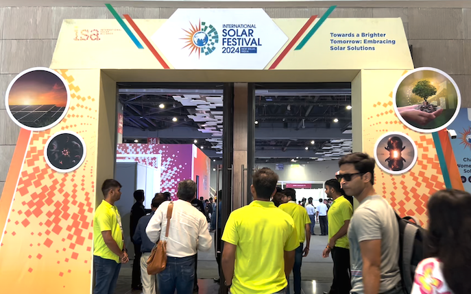 Visitors enter the venue of the International Solar Festival, held at Bharat Mandapam in New Delhi, India, on Sept. 5, 2024. (AN Photo)