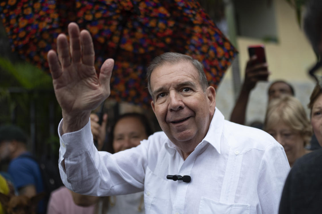 Venezuelan opposition presidential candidate Edmundo Gonzalez waves to supporters during a political event at a square in the Hatillo municipality of Caracas, Venezuela. (File/AP)