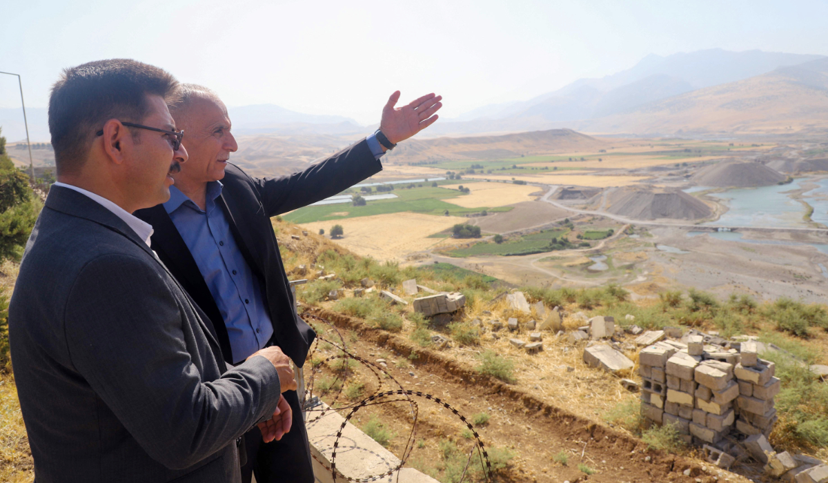 Iraqi officials check the dried-up riverbed around the "Little Zab" river, which enters Iraq from Iran, near the town of Qaladiza, in the northern autonomous Kurdistan on August 29, 2024. (AFP)