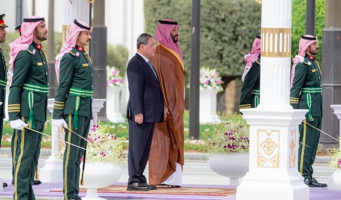 Premier Li Qiang and Crown Prince Mohammed bin Salman in Riyadh. (SPA)