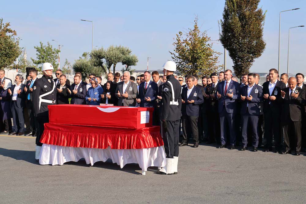 Above, honor guards and mourners watch over the coffin of Turkish-American Aysenur Ezgi Eygi during her funeral procession at Istanbul airport. (Demiroren News Agency/AFP)