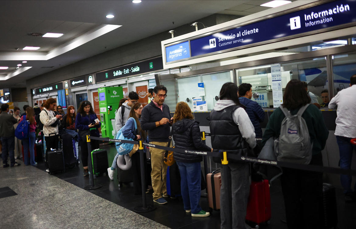 Stranded passengers wait in line at the Aerolineas Argentinas customers service office at the Aeroparque Jorge Newbery airport, during an aviation unions strike, in Buenos Aires on Sept. 13, 2024. (Reuters)