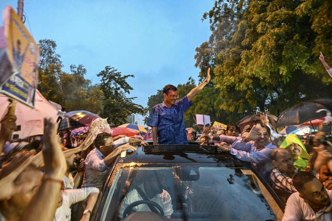 Arvind Kejriwal (C), Chief Minister of Delhi and leader of the Aam Aadmi Party (AAP), greets his supporters after Supreme Court granted him bail in New Delhi on September 13, 2024. (AFP)