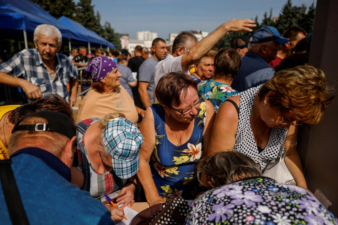 People queue at a humanitarian aid distribution center for residents, who were evacuated from the Kursk region following an incursion of Ukrainian troops in the course of Russia-Ukraine conflict, located in the building of a local circus in Kursk, Russia August 28, 2024. (Reuters)