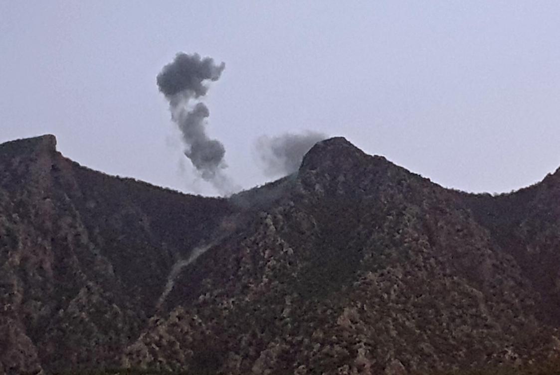 Smoke billowing from behind the mountains of Matin (Jabal Matin) in the town of Chiladze following a Turkish offensive targeting rebels in the northern Iraqi Kurdish autonomous region.(File/AFP)