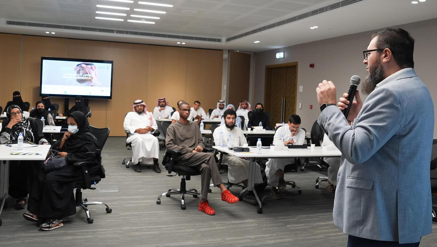 Devices predicting pest activity were also presented, enabling farmers to implement targeted control strategies, reducing crop losses and chemical use. (SPA)