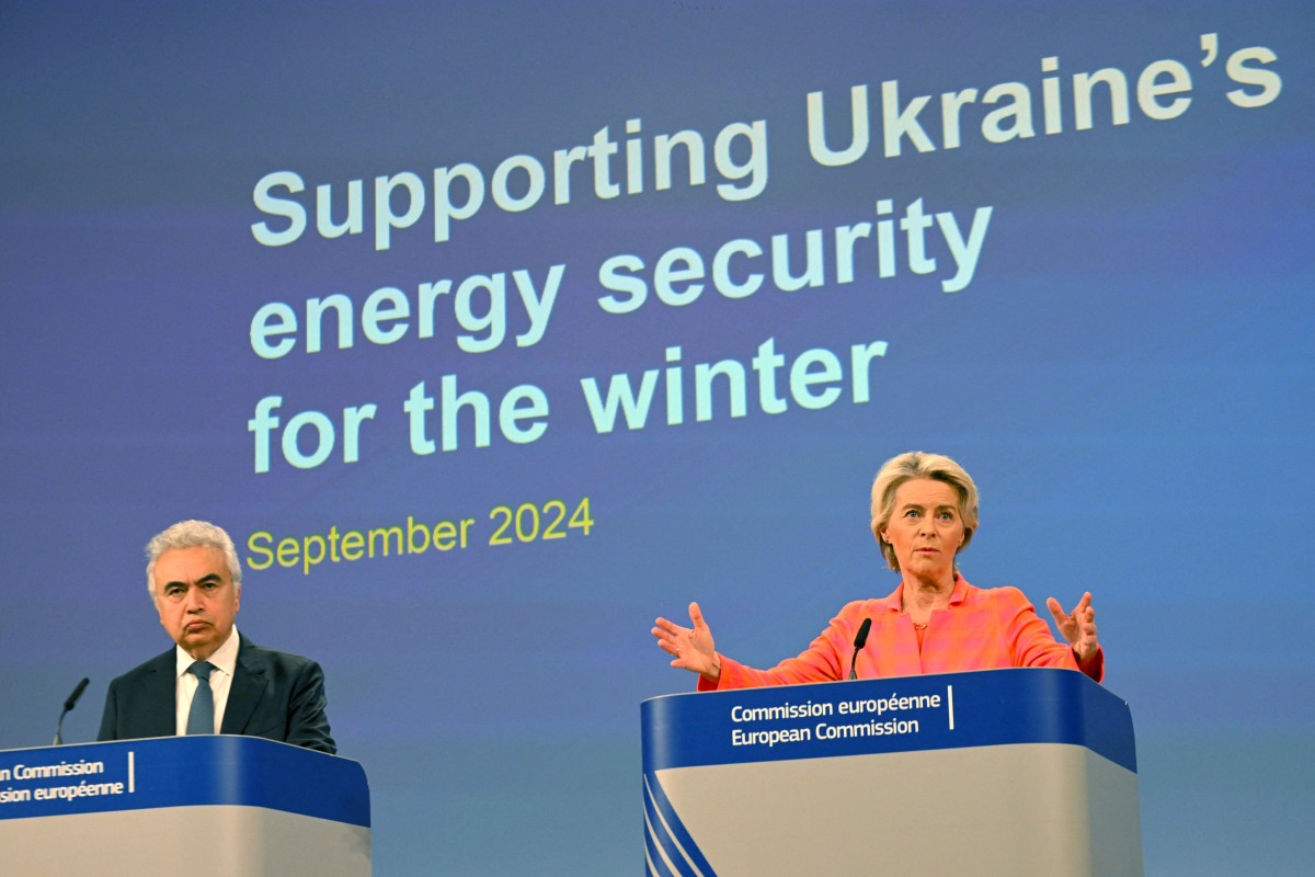 European Commission President Ursula von der Leyen (R) and Executive Director of the International Energy Agency (IEA) Fatih Birol attend a press conference on supporting Ukraine's energy security for the winter, at the EU headquarters in Brussels on September 19, 2024.(AFP)