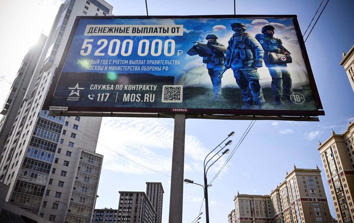 Russia is boosting its army size to 1.5 million active service personnel due to "threats" along its borders, including hostility in the West, the Kremlin said on September 17, 2024 (AFP)