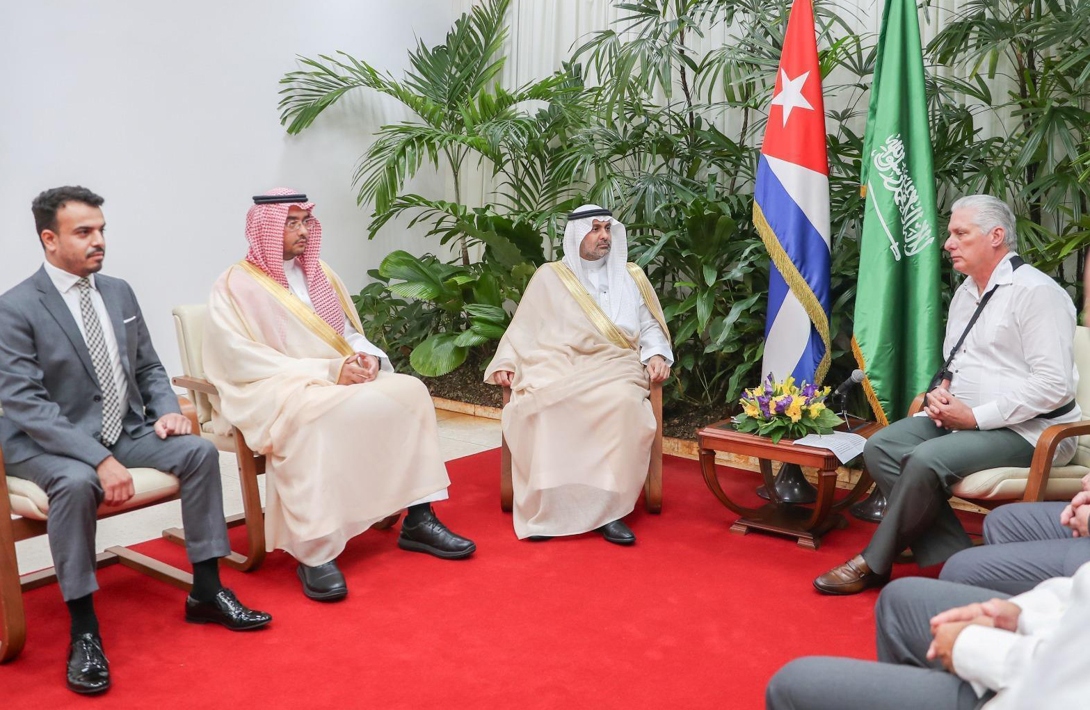 Saudi Health Minister Fahad Al-Jalajel, along with his delegation, met with Cuban President Miguel Diaz-Canel Bermudez in Havana. (SPA)
