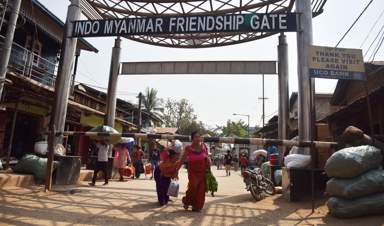 People carry goods from Myanmar and enter India through Indo-Myanmar Friendship Gate at Moreh, some 120 kms from Imphal, the capital city of Manipur state on March 10, 2017. (AFP/File)