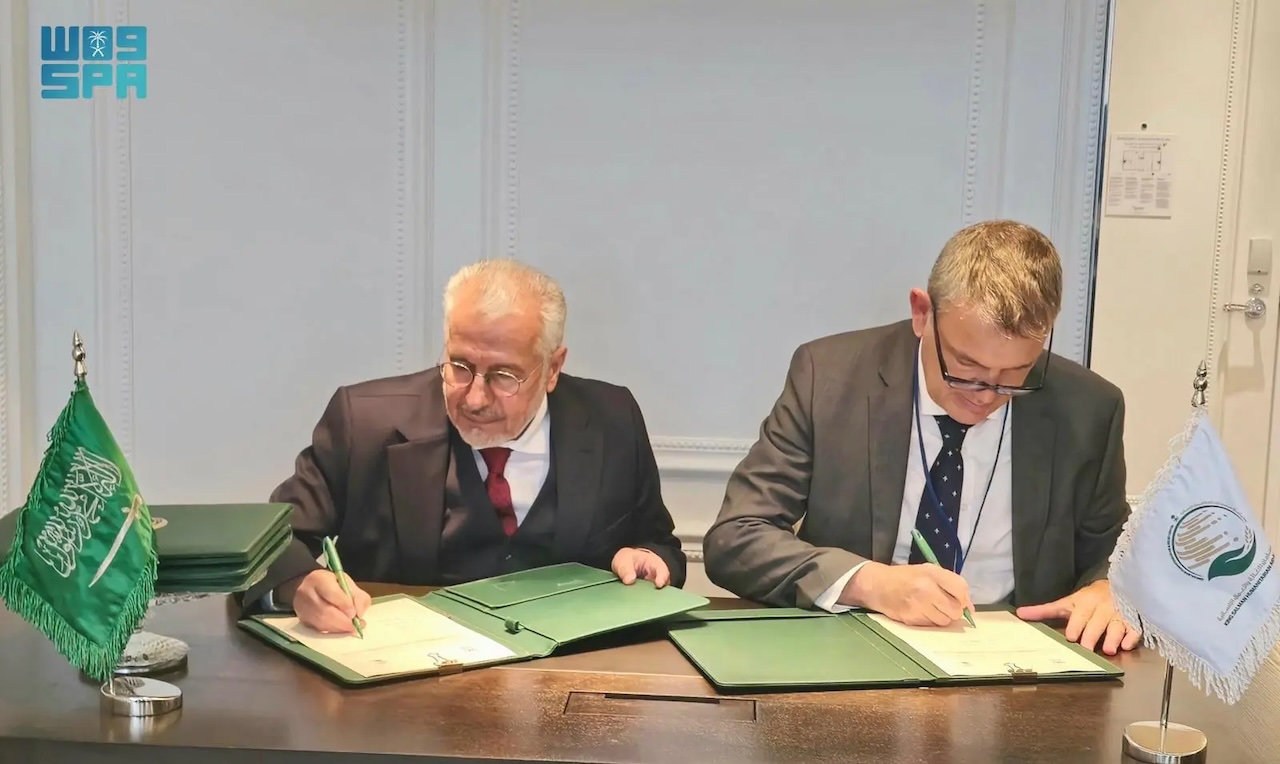 The agreement was signed by Dr. Abdullah Al-Rabeeah, adviser at the Royal Court and general supervisor of KSrelief, and Philippe Lazzarini, commissioner-general of UNRWA. (SPA)