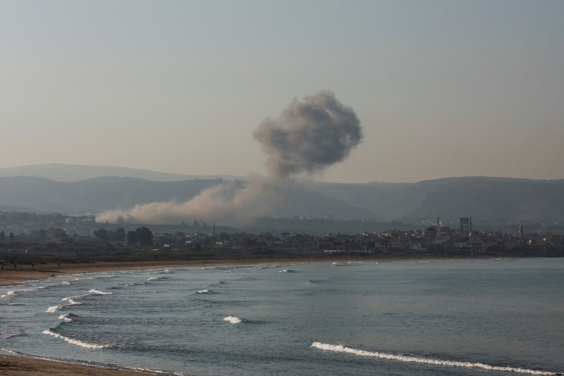 Smoke billows over southern Lebanon following an Israeli strike, amid ongoing cross-border hostilities between Hezbollah and Israeli forces, as seen from Tyre, Lebanon September 25, 2024. (Reuters)