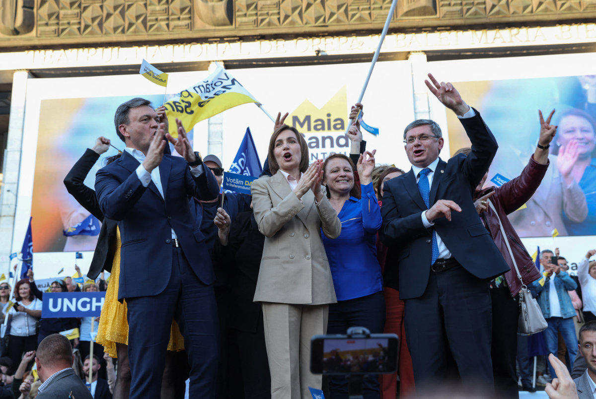 Moldovan President Maia Sandu Maia Sandu (C) applauds on stage during a rally to launch her re-election campaign in Chisinau on September 20, 2024. Moldovans head to the polls on October 20 for a presidential election and a referendum vote over the country's EU accession. (AFP)