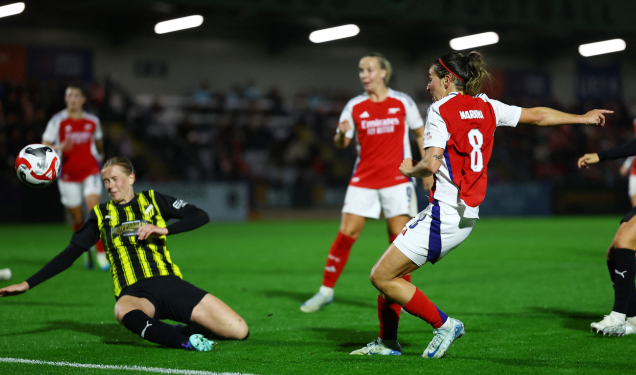 Arsenal’s Mariona Caldentey scores their second goal during the Women’s Champions League second round second leg between Arsenal and Hacken at Meadow Park, Borehamwood, Britain, on Sept. 26, 2024. (Reuters)