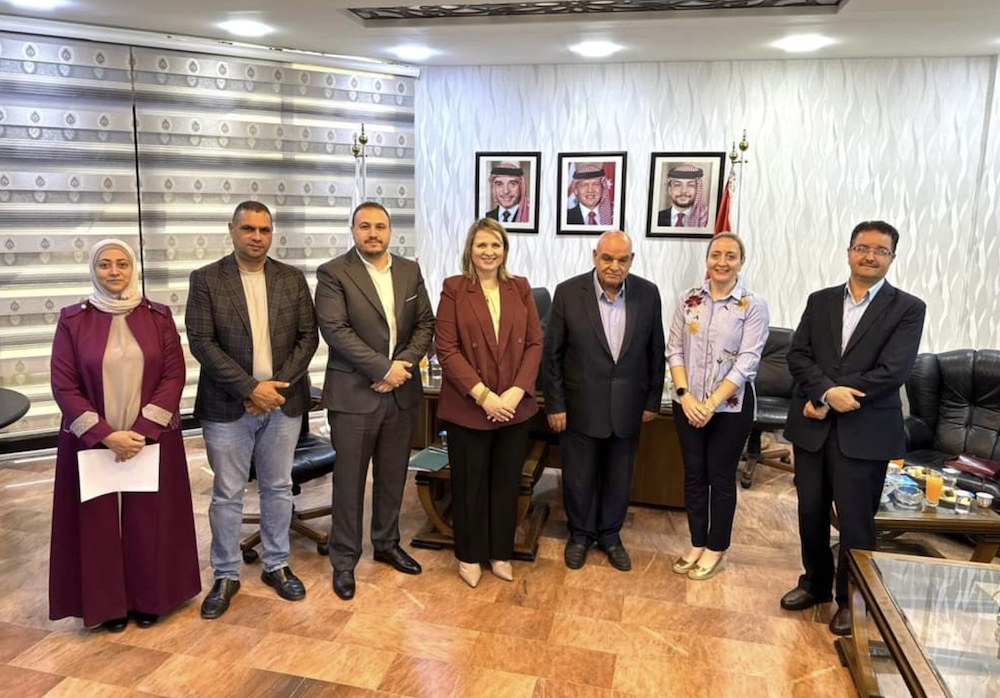The chairman of Jordan’s Irbid Chamber of Commerce met with the Irish ambassador to the kingdom on Sunday to discuss strengthening trade and investment relations between the two countries. (Petra)