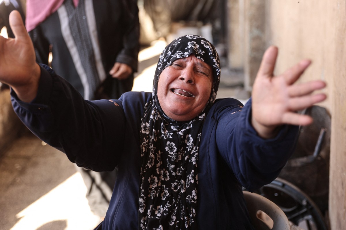 A woman reacts following an Israeli strike on a school sheltering displaced Palestinians in Falluja near the Jabalia refugee camp in the norther Gaza Strip on September 26, 2024, amid the ongoing war between Israel and the Hamas militant group.(AFP)
