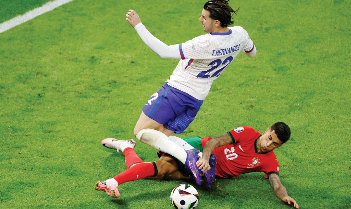 Defending champions Al-Hilal had to offload Brazilian attacker Michael Delgado in order to bring in Portugal defender Joao Cancelo, right. (AFP/File)