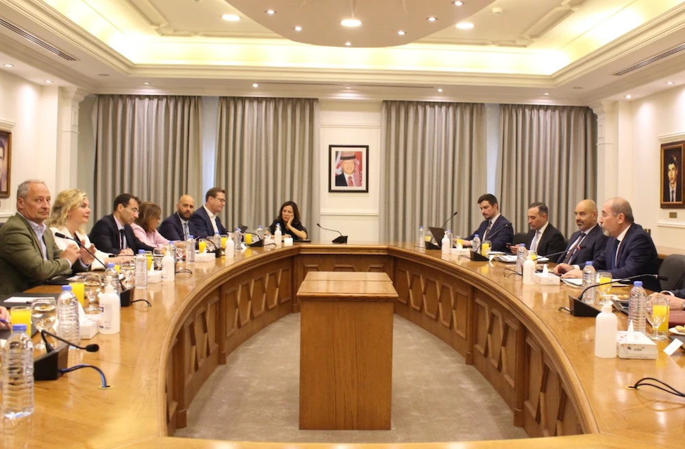 Jordanian FM hosts EU observers ahead of parliamentary elections