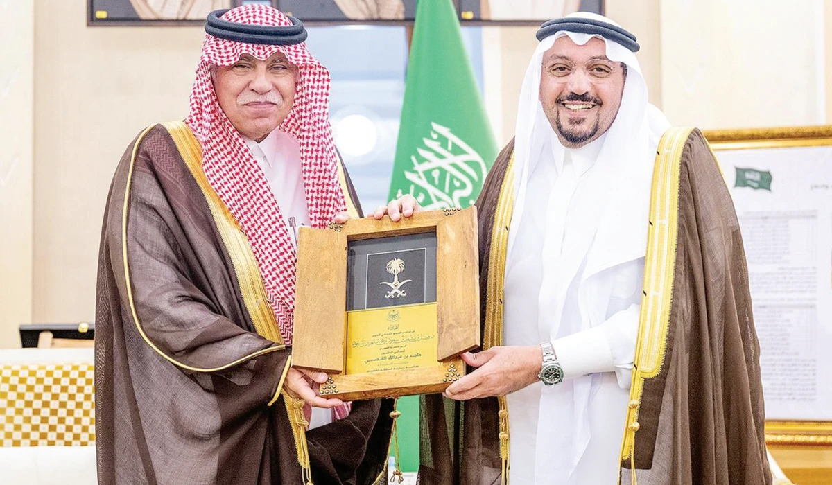 Faisal bin Mishaal bin Saud receives Majid Al-Qasabi in Buraidah. (SPA)
