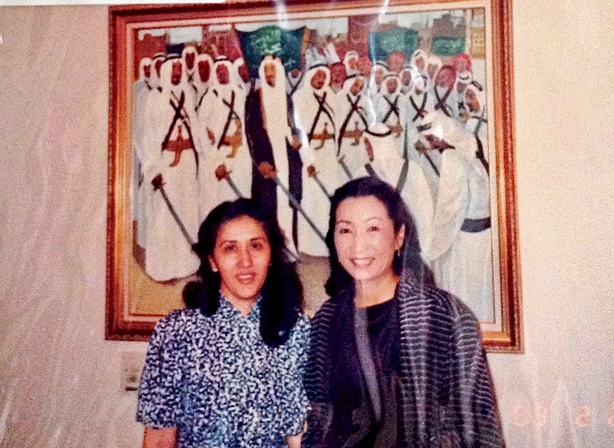 Late Safeya Binzagr and Professor Katakura Kunio, the former Japanese ambassador to Egypt, Iraq, and the UAE. (National Museum of Ethnology, Japan & Kanakawa Foundation)