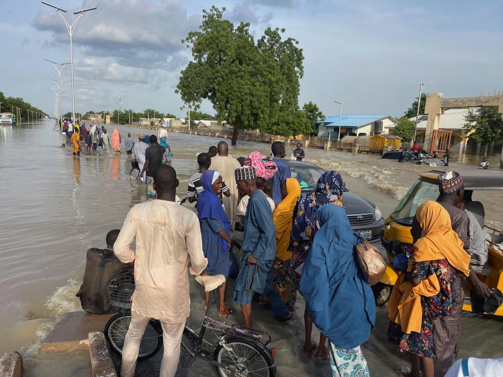 Residents leave the flooded areas with their belongings in Maiduguri, northern Borno state, Nigeria September 15, 2024. (REUTERS)