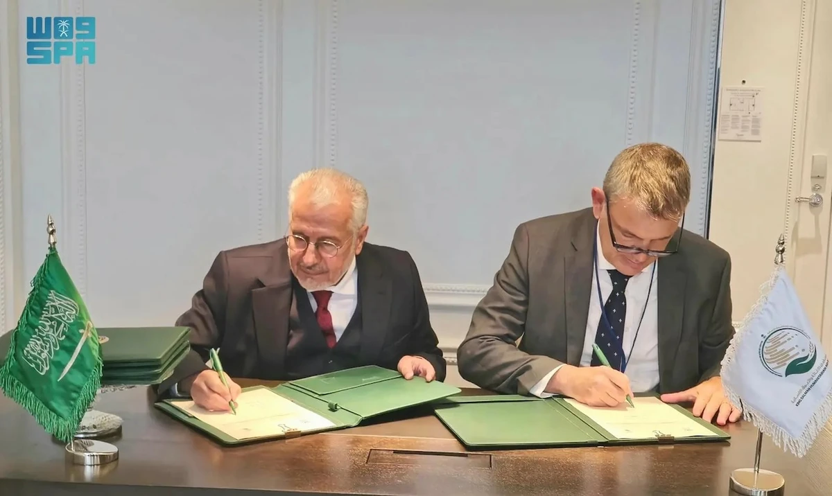 The agreement was signed by Dr. Abdullah Al-Rabeeah, adviser at the Royal Court and general supervisor of KSrelief, and Philippe Lazzarini, commissioner-general of UNRWA. (SPA)