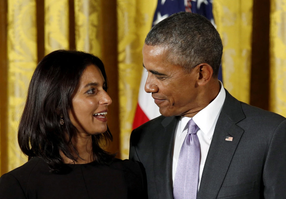In this photo taken on September 10, 2015, US President Barack Obama looks towards author Jhumpa Lahiri while presenting her with the National Humanities Medal during a ceremony at the White House in Washington. (REUTERS/File)