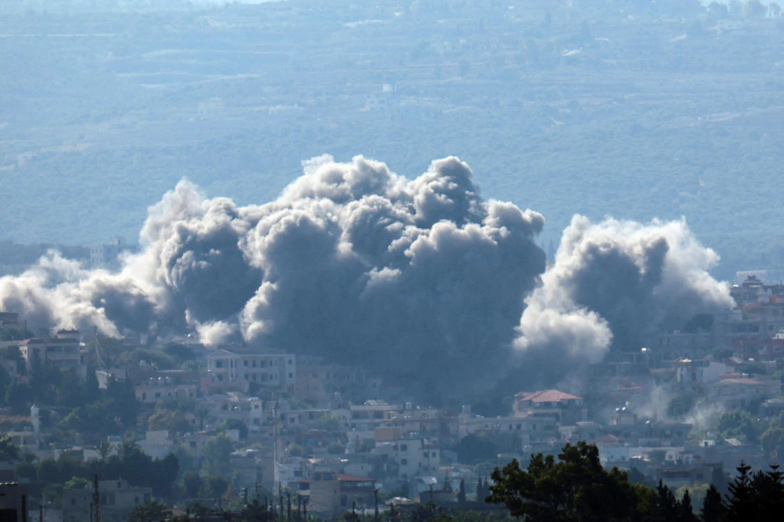 Smoke billows over southern Lebanon following an Israeli strike, amid ongoing cross-border hostilities between Hezbollah and Israeli forces, as seen from Tyre, Lebanon September 26, 2024. (REUTERS)
