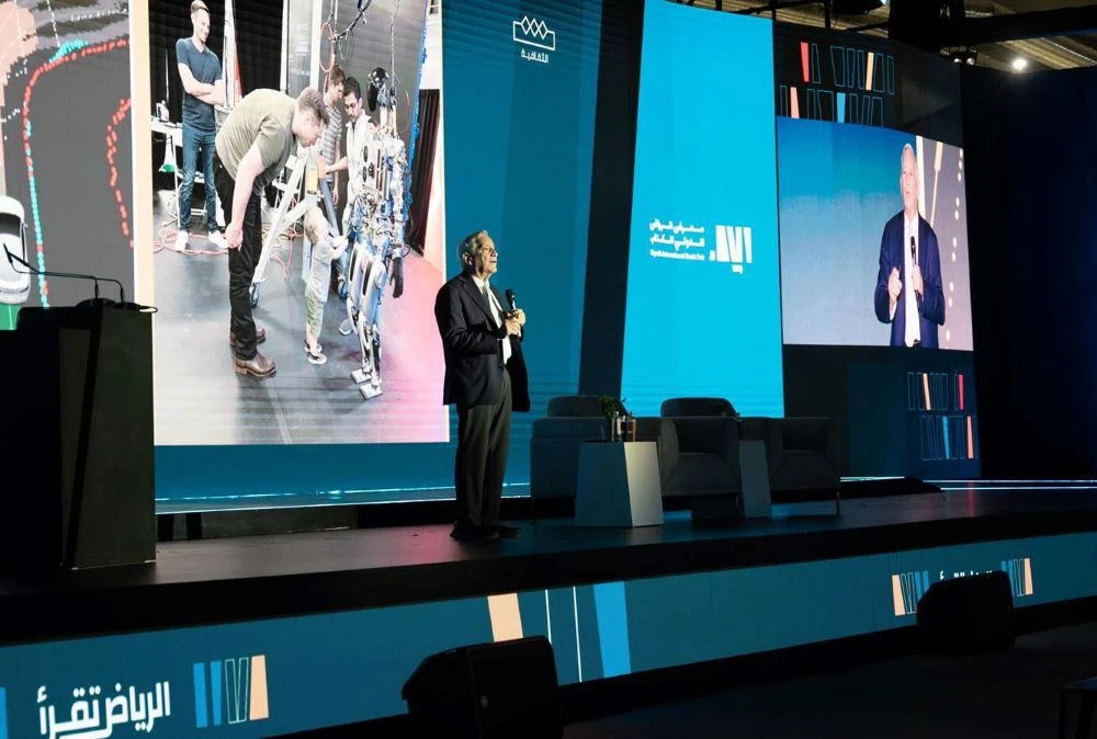 Walter Isaacson praised the Kingdom’s burgeoning entrepreneurship, particularly within the energy and development sectors, during his appearance at the Riyadh International Book Fair. (SPA)